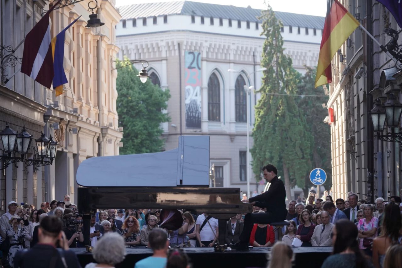 Par biedrību background